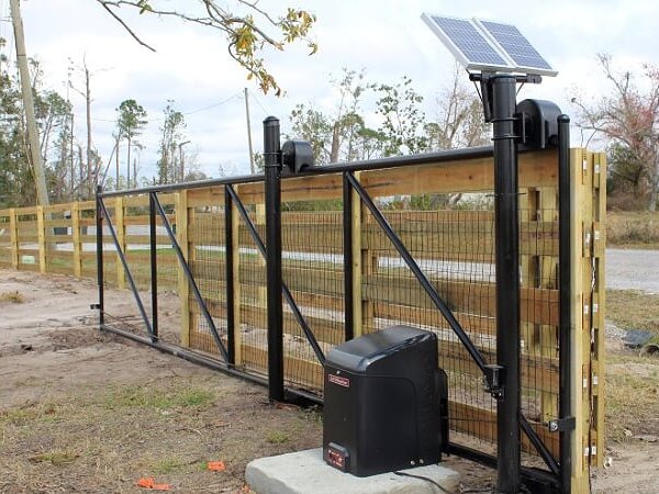 Photo of an automatic gate in Panama City, FL