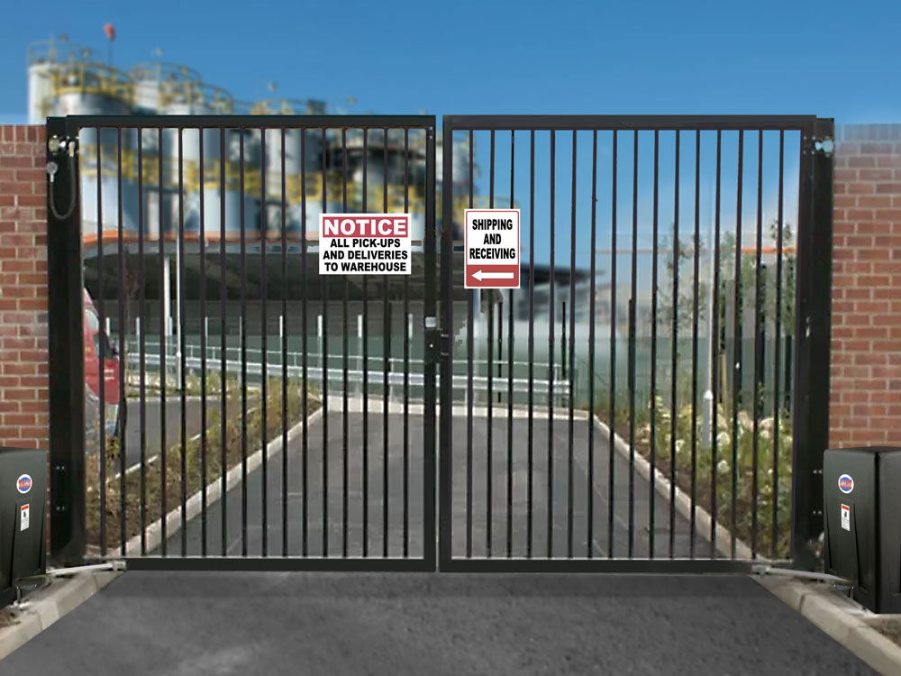 Photo of a commercial gate with signage in Panama City