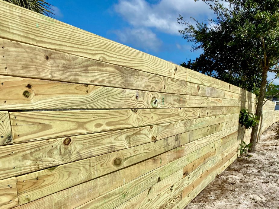 Gulf Breeze FL horizontal style wood fence