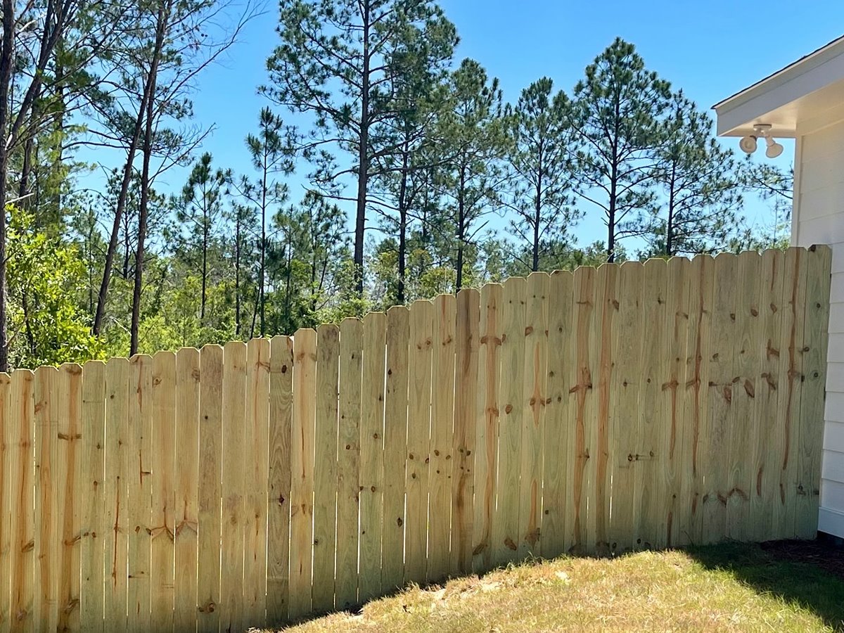 Navarre FL stockade style wood fence